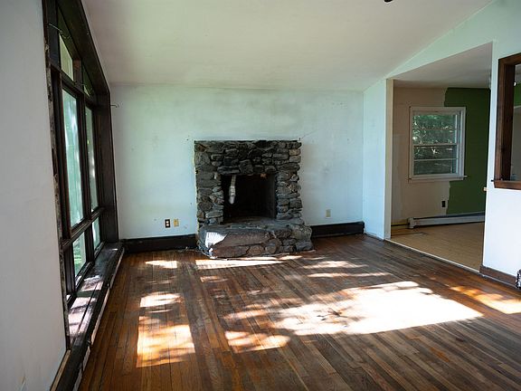 4th image of 165 Dutton Farm Road