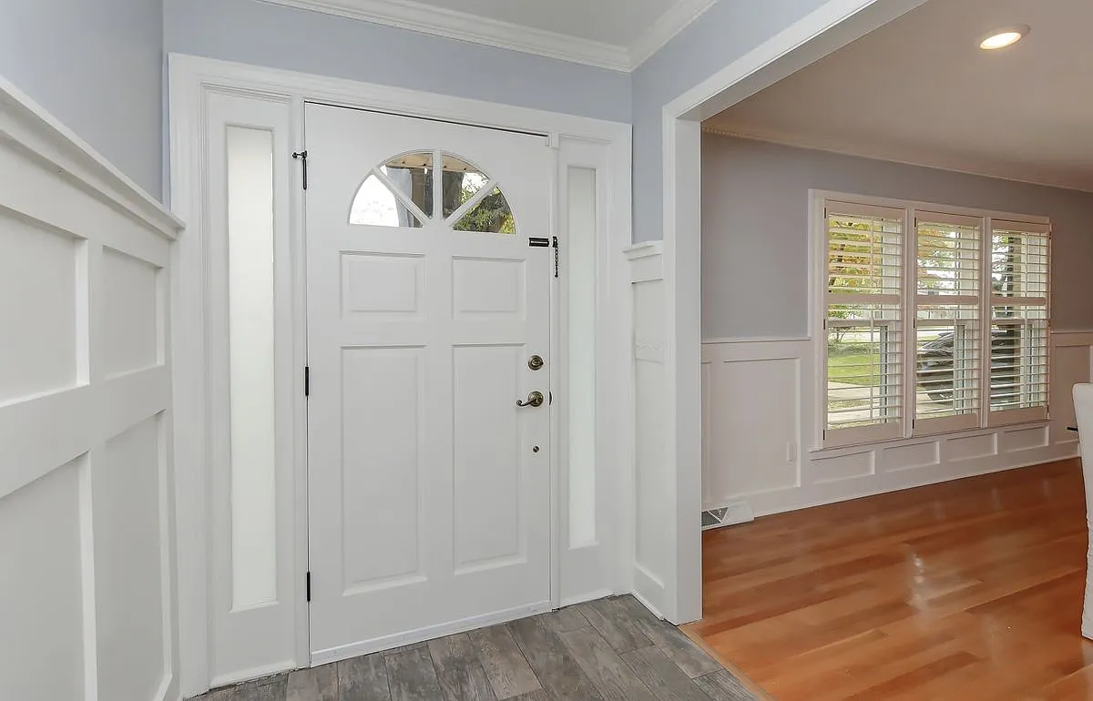 3 bed, 2.0 bath, 2117 sqft, $3,850 — Photo 3
