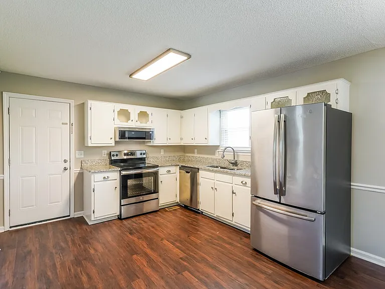 1506 Ashlawn Dr — Photo 6