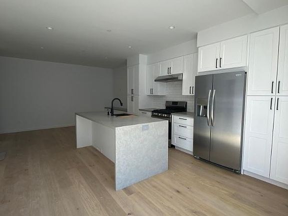 5th image of 1312 Pacific Ave #B