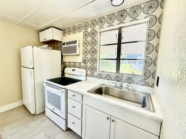 804 W Saint Petersburg Dr #804 — Photo 12
