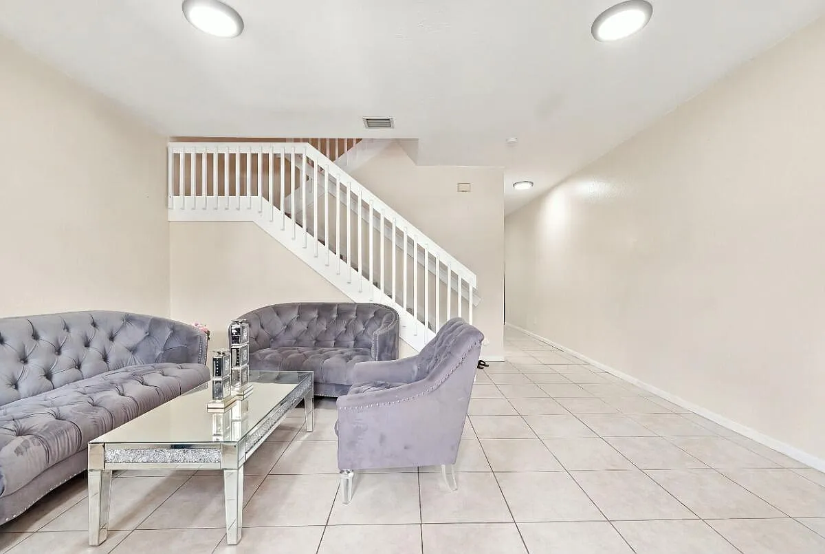 2 bed, 2.5 bath, 1326 sqft, $2,250 — Photo 3
