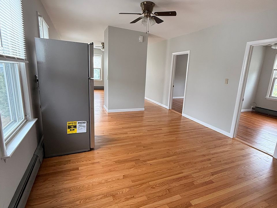 1st image of 447 Ash St APT 3