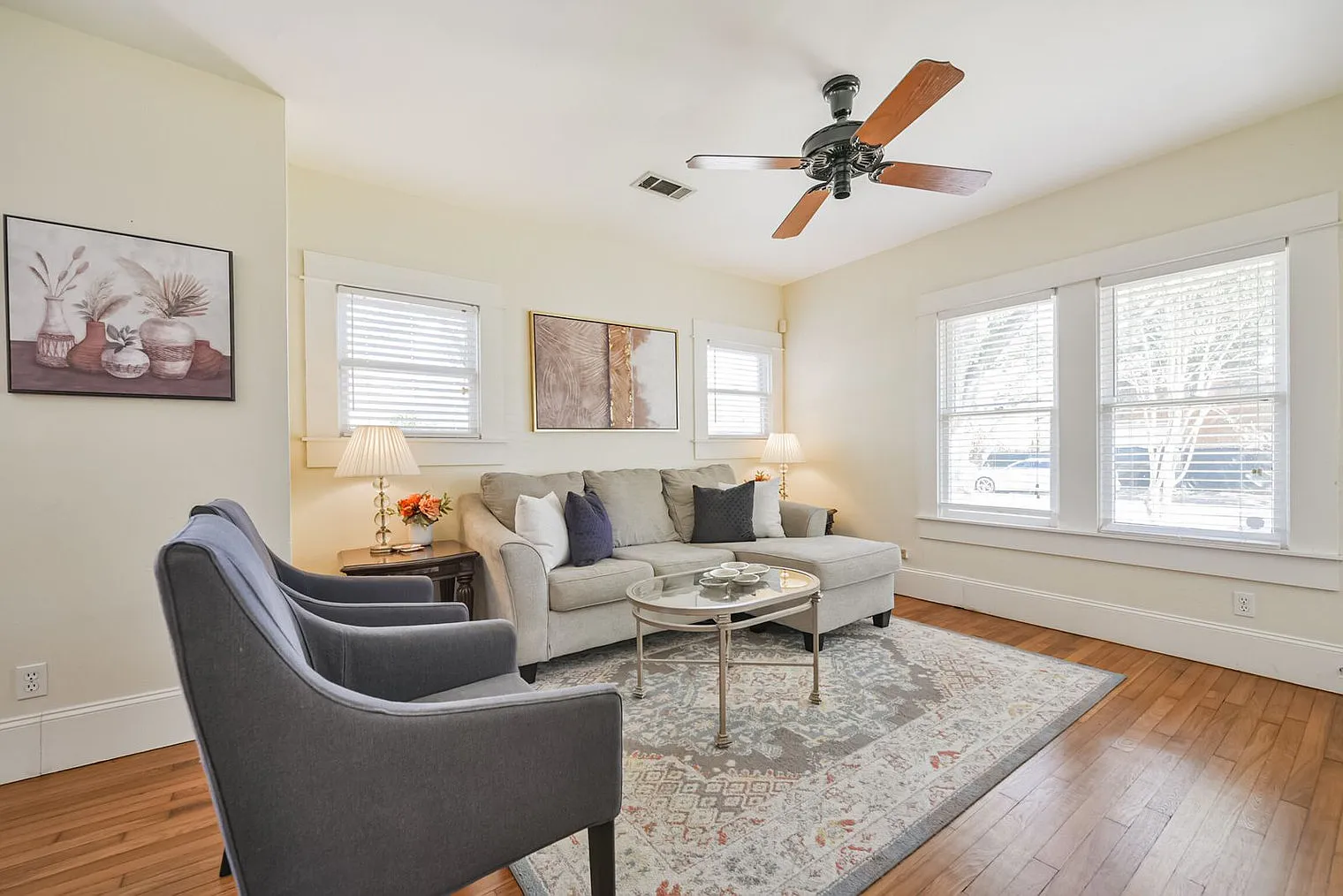 2 bed, 1.0 bath, 947 sqft, $3,880 — Photo 1