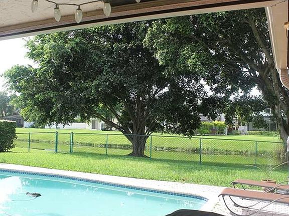 4th image of 9860 NW 10th St