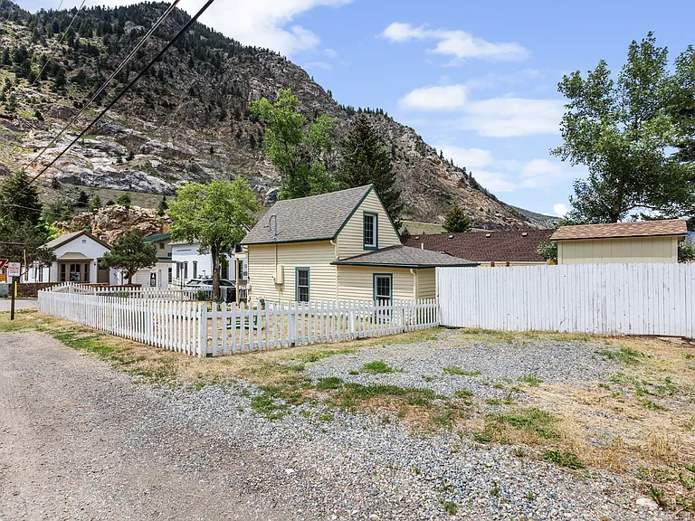 400 Argentine St — Photo 21