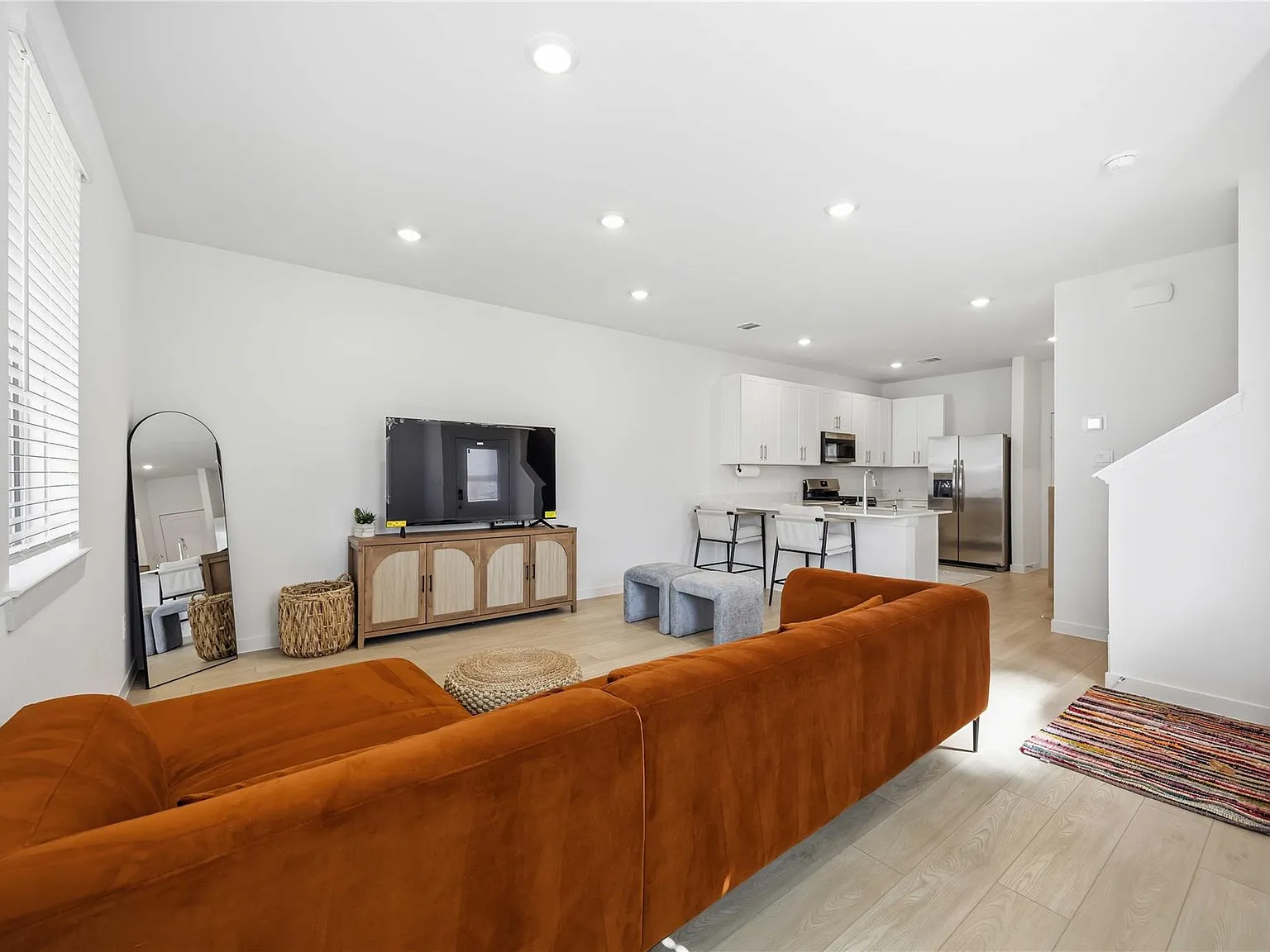 3 bed, 2.5 bath, 1463 sqft, $2,200 — Photo 3