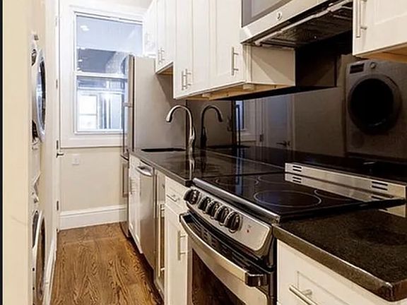 3rd image of 113 Christopher St #3