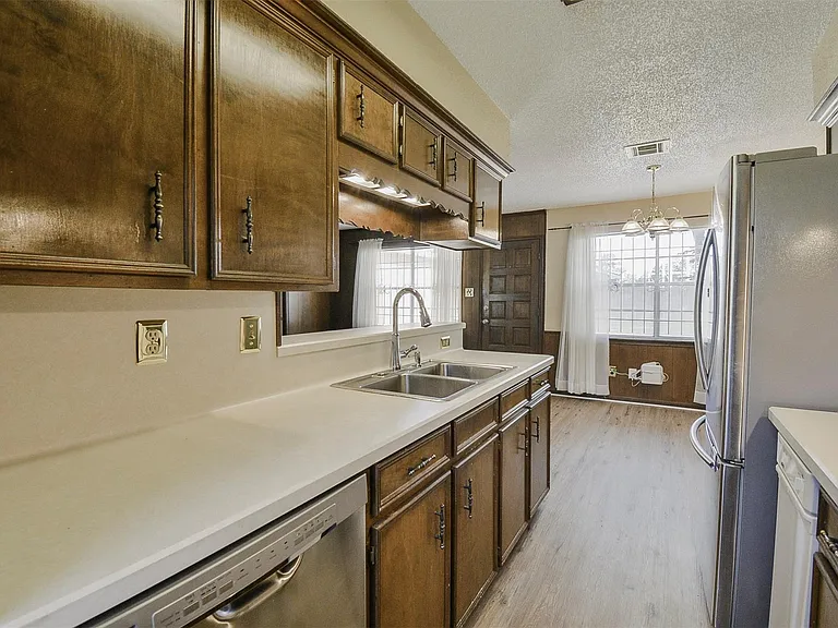 13915 Roundstone Ln — Photo 14
