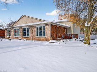 2 Country Club Dr, Hamilton, ON L8K 5W2