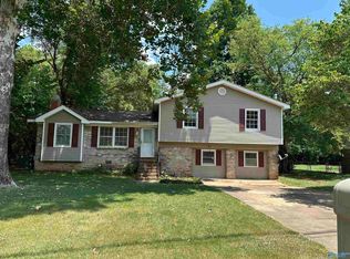 4052 Knollbrook Dr NW, Huntsville, AL 35810