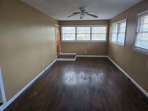 4th image of 2201 White Oak Dr