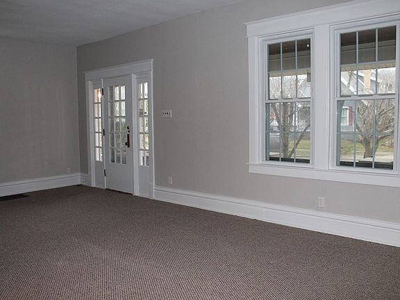 5th image of 1819 Hutchins St
