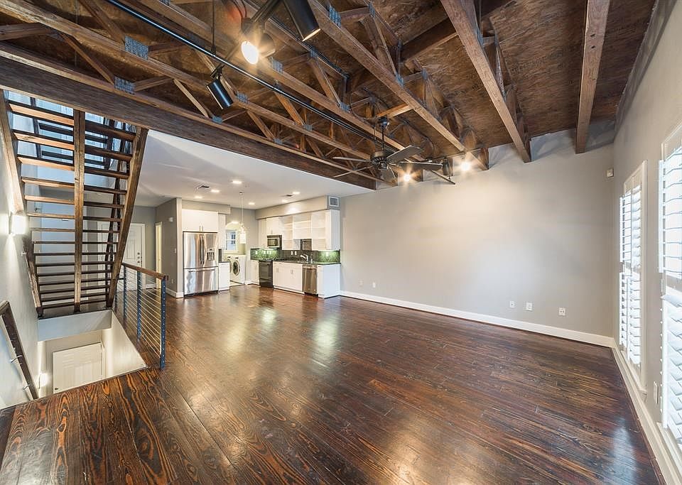 WELCOME HOME! Gorgeous open concept urban loft in the city!