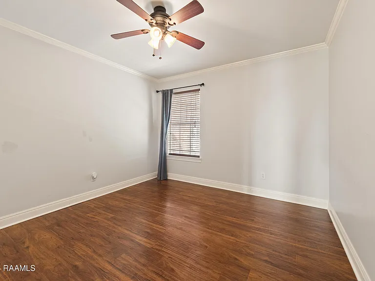 300 Oak Hollow Dr — Photo 40