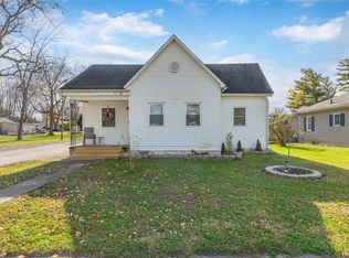 821 S Main St, Carrollton, IL 62016