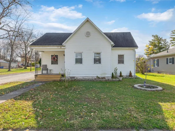 821 S Main St, Carrollton, IL 62016