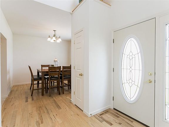 5th image of 425 Onyx Ave