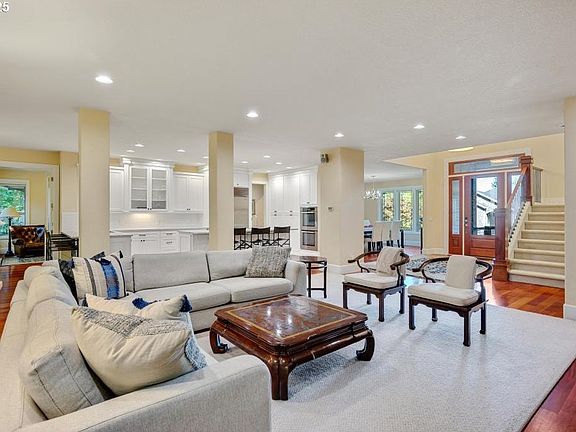 5th image of 1261 Wells St