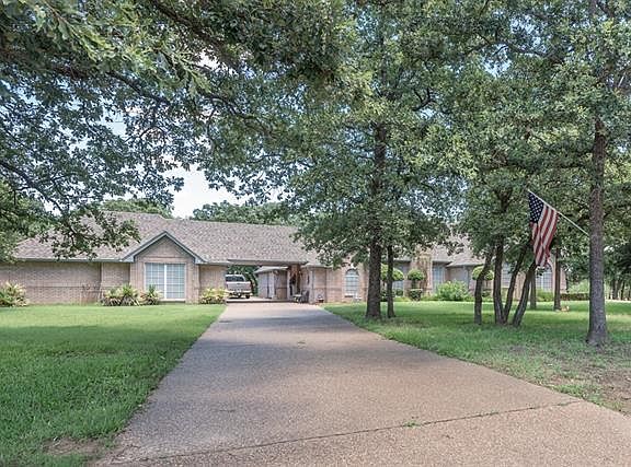 4th image of 300 Shadow Wood Dr