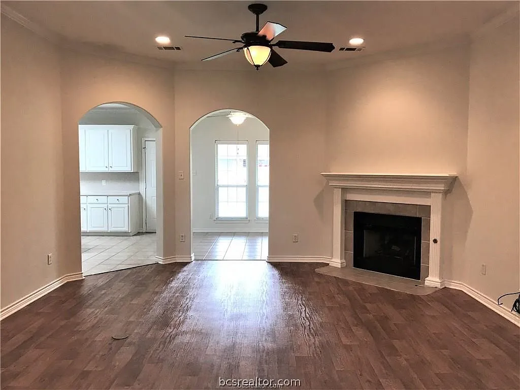 3 bed, 1537 sqft, $1,975 — Photo 3