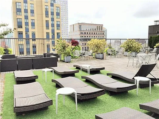 Rented by R New York | media 30