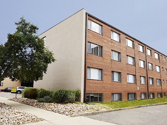 2nd image of 633 N Pearl St APT 101
