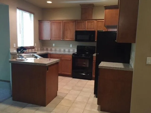 Kitchen - 1123 Westwood Ave #2