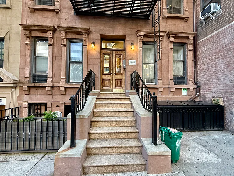 212 E 70th St #1C — Photo 11