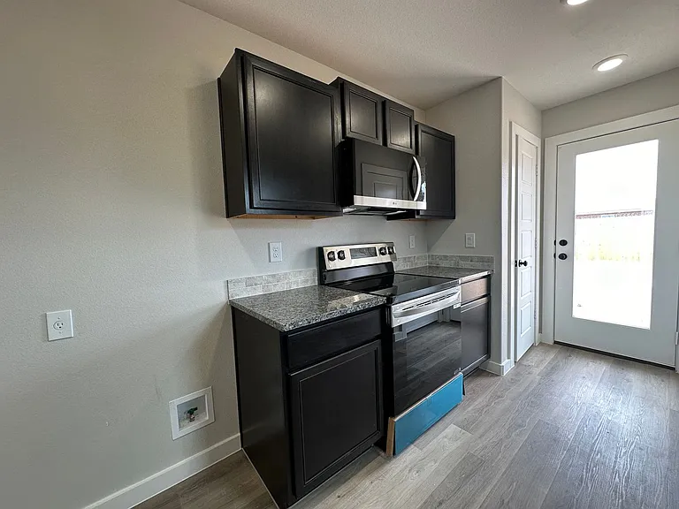 5513 Rice St — Photo 3