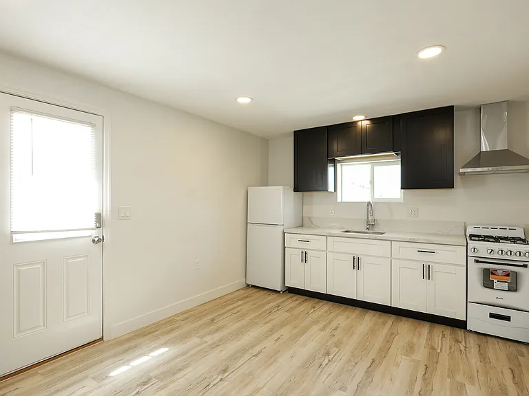 6551 Lemarand Ave — Photo 6