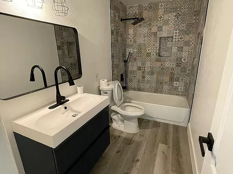 1346 E Almeria Rd — Photo 14