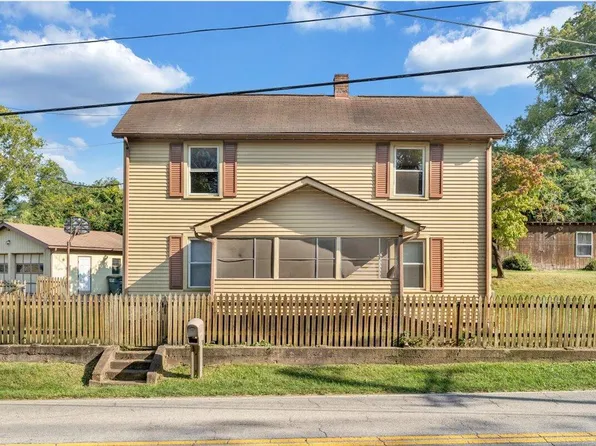 1494 W Riverside Dr, Salem, VA 24153