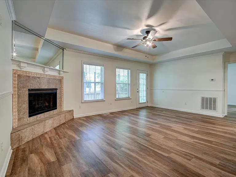 328 Cain Rd — Photo 5