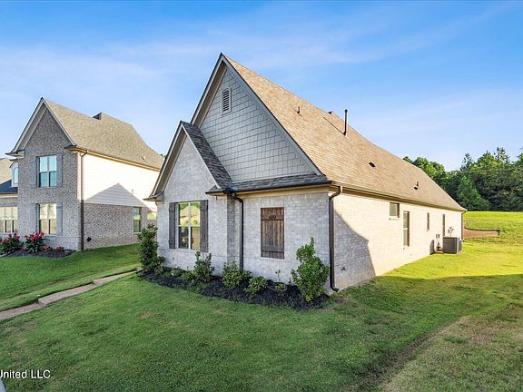 3rd image of 6252 Arlington Ln