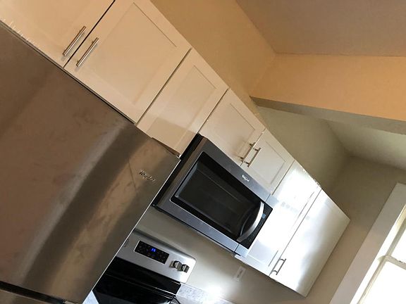 4th image of 3910 SE 17th Ave APT 2