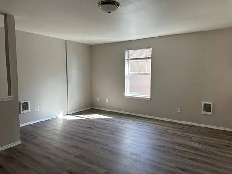3440 Hawthorne Ave NE — Photo 24