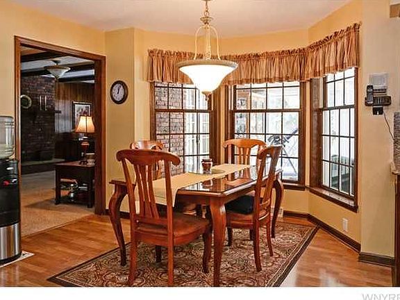 4th image of 8191 Roseville Ln
