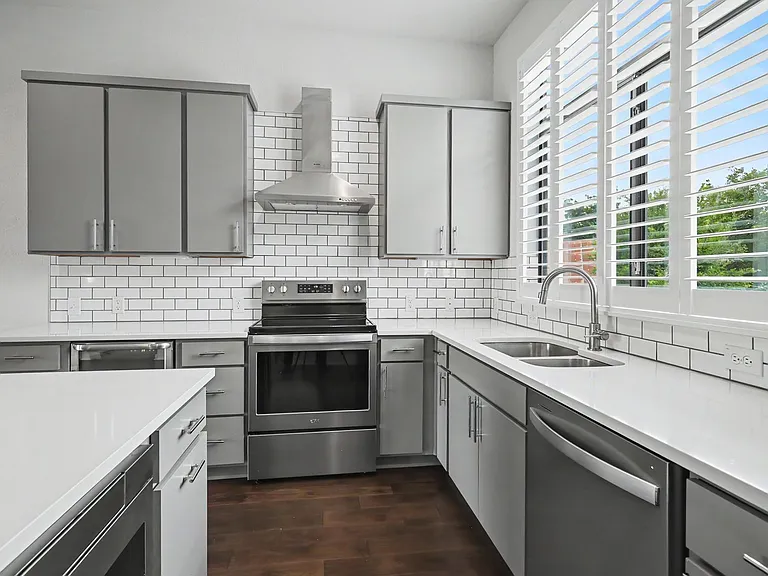 1606 N Hackberry St #102 — Photo 11