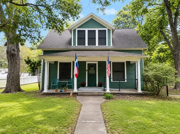 1012 W Adoue St, Alvin, TX 77511