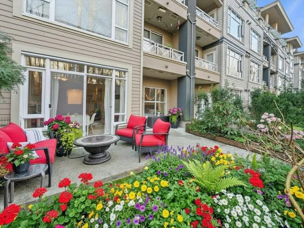 3600 Windcrest Dr #215, Burrard Inlet 3, BC V7G 2S5