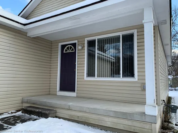 4123 Lanco Ct, Waterford, MI 48329
