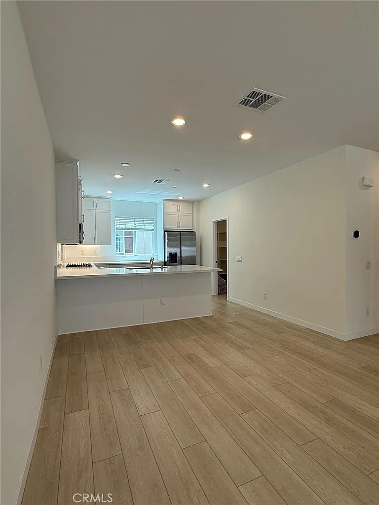4 bed, 1670 sqft, $4,850 — Photo 4