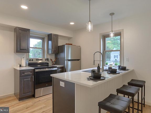 5th image of 455 Beechwood Ave