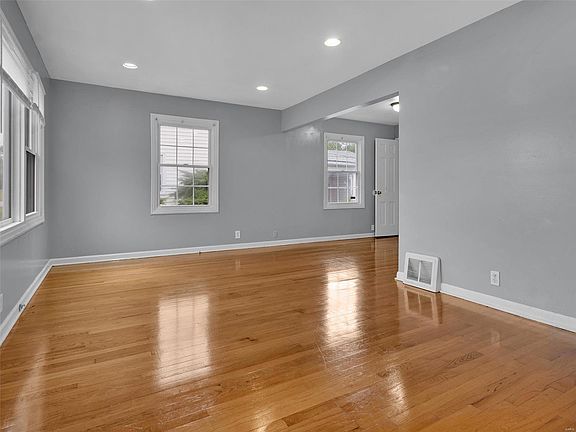 3rd image of 6035 Cascade Dr