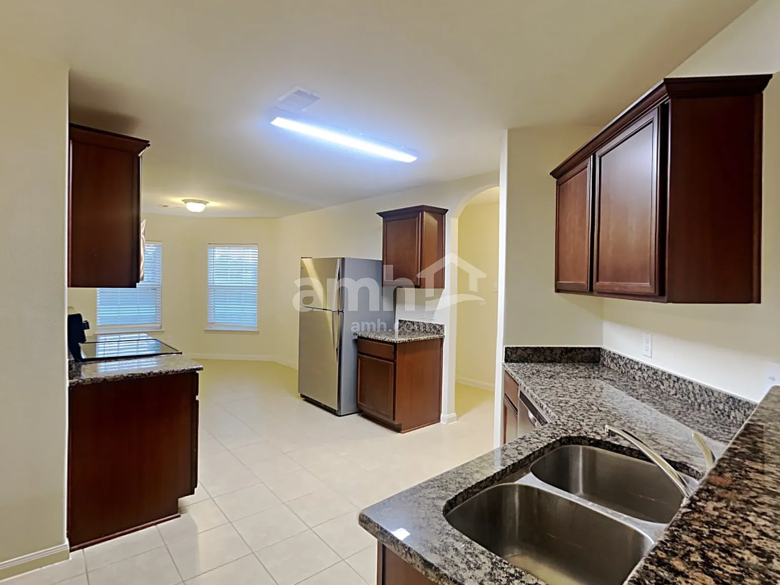4 bed, 2.0 bath, 1844 sqft, $2,095 — Photo 4