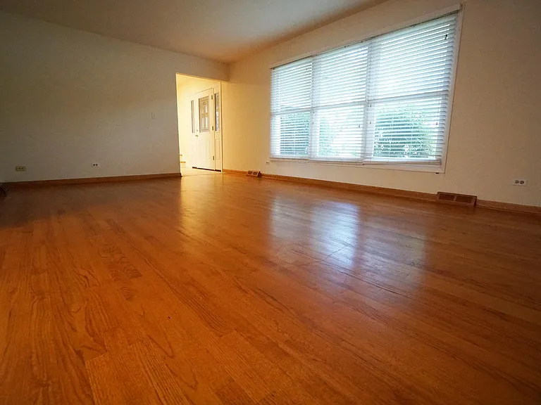 6S546 Sussex Rd — Photo 5