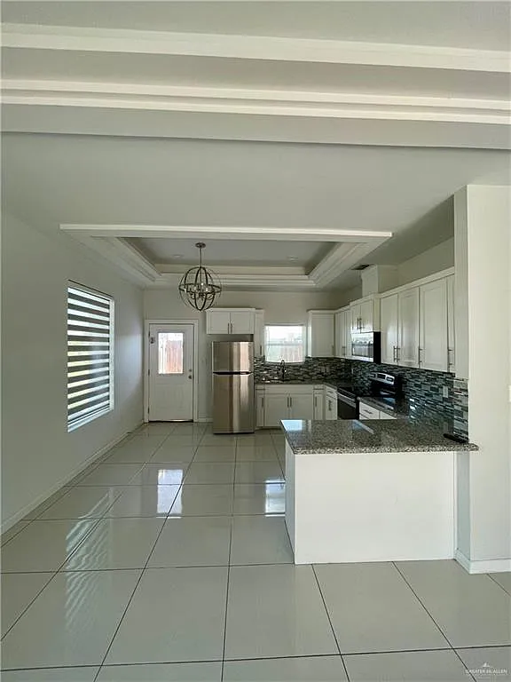 Building Photo - 404 Rafael Dr #4