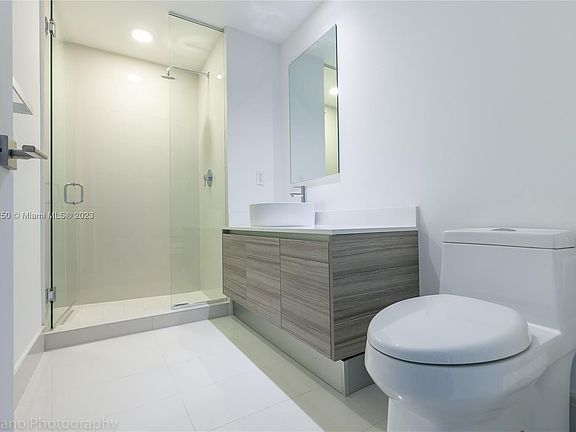 4th image of 121 NE 34th St Unit 1401