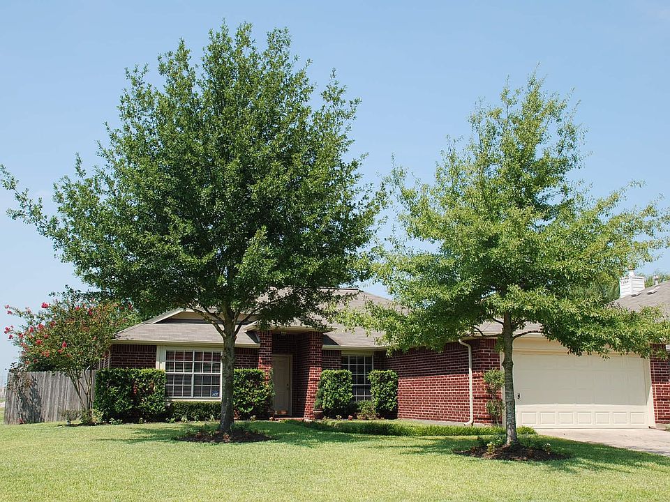 Stunning 3 or 4 bed/2 bath home